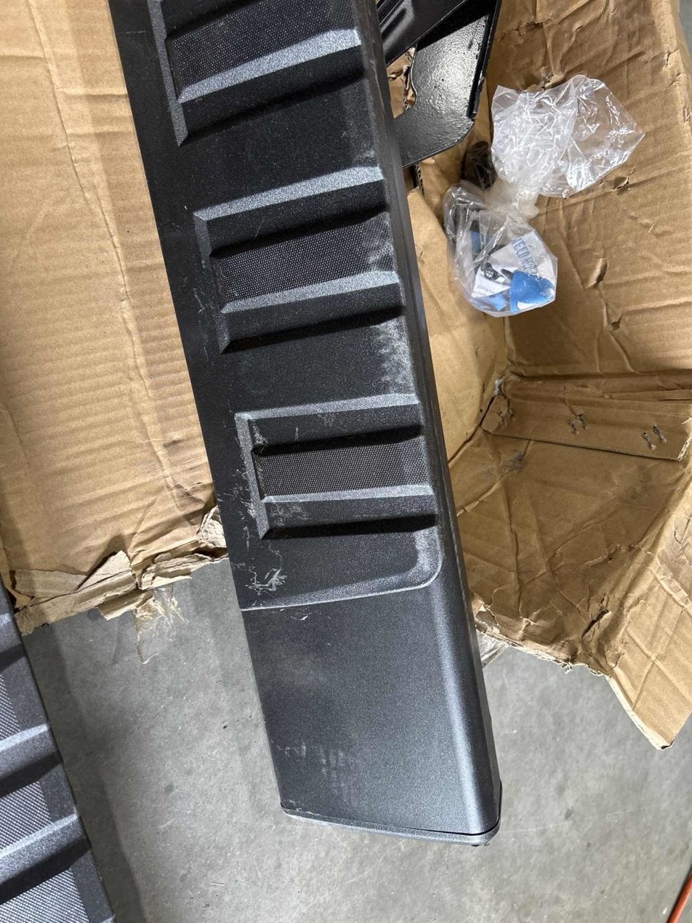2015 2016 2017 2018 2019 2020 2021 2022 2023 2024 Ford F150 SuperCrew Cab Pickup 4 Door 2017 2018 2019 2020 2021 2022 2023 2024 Ford F250 F350 Super Duty Crew Cab 6 Inch Slip-Proof Aluminum Side Step Nerf Bars Running Boards