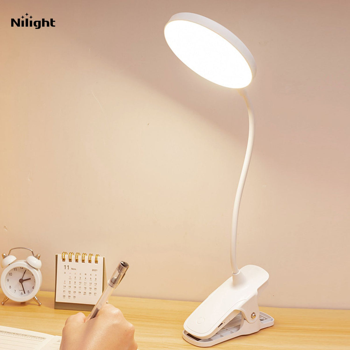 Lamp whose light can be turned in all directions