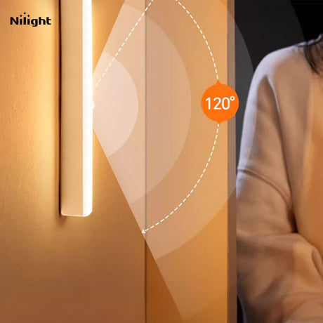 Lighting devices for showcases