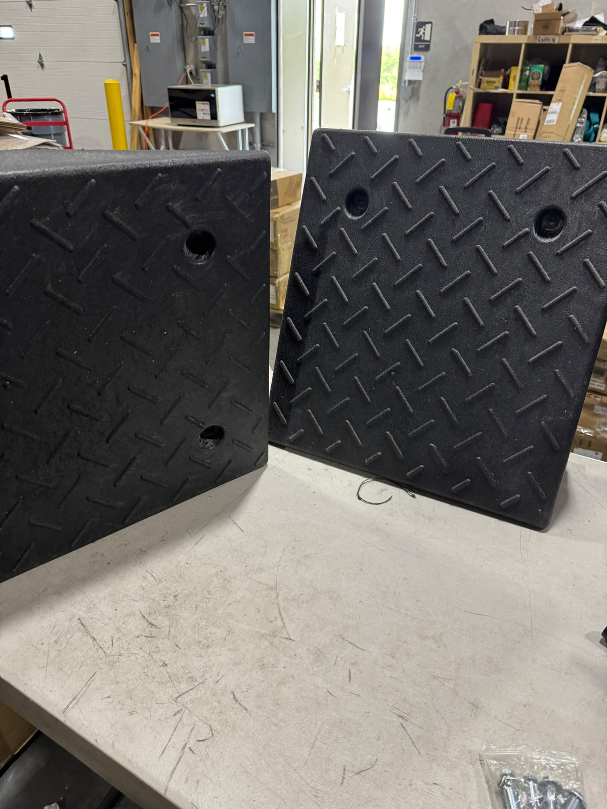 7.9 Inch 7000lbs Load Capacity Rise Height Heavy Duty Rubber Curb Ramp (Pair) (25% OFF Final Checkout)